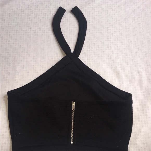 Cropped halter top in black - Picture 3 of 5